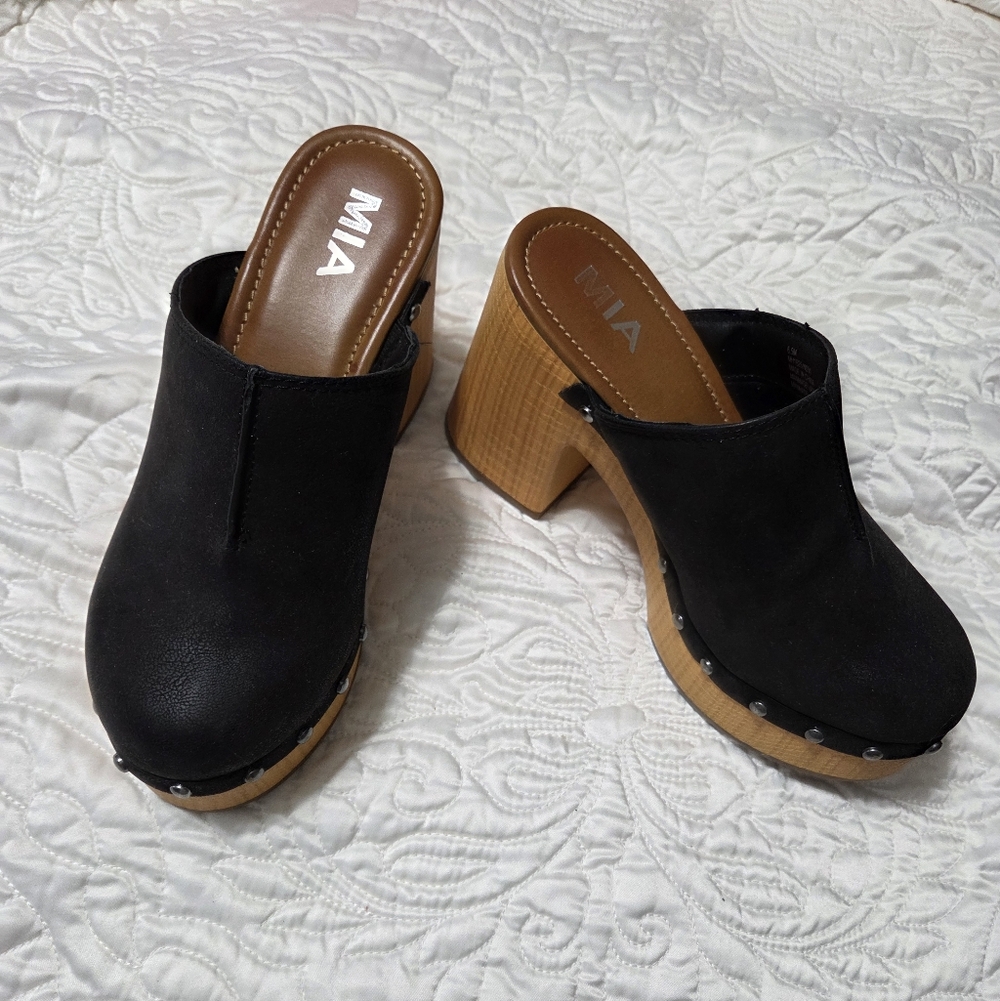 MIA Black Suede-Look Clog Mules with Wood-Tone Block Heel